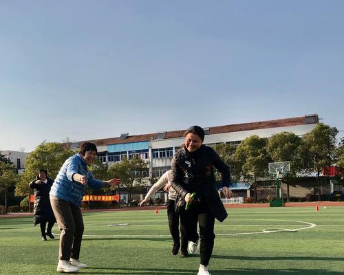 如何优化4人300米接力跑步技巧（从动作要领到配合默契）