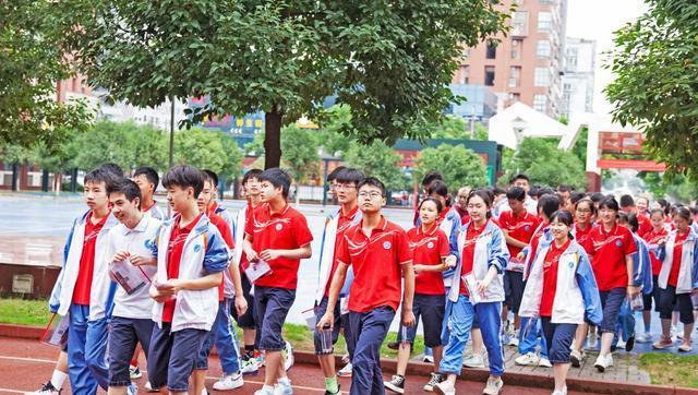 八百米中考女生跑步技巧（提高成绩的关键点）