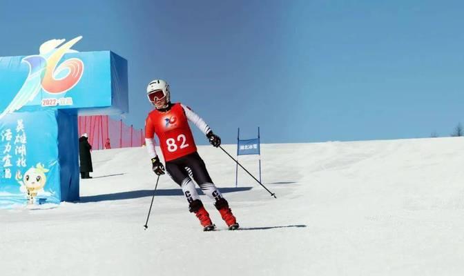 滑雪场地技巧赛教程（提高滑雪技术）