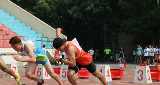 以4x100米跑步为基础，教你提升短跑技巧（技巧+训练=超越自己/）