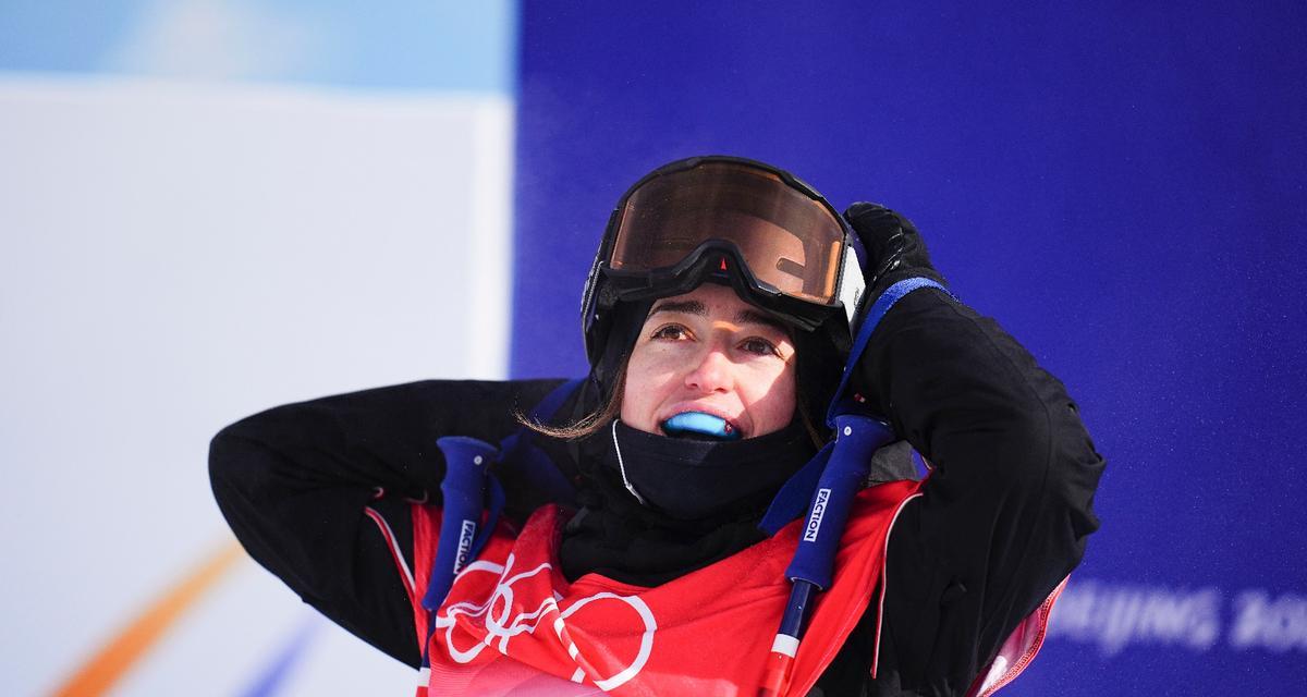 冬奥自由式滑雪女子坡面障碍技巧决赛（突破界限的精彩表现）