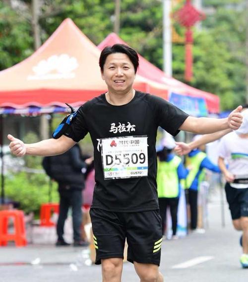 如何提高200米跑步的效果——摆手技巧大揭秘（用这种方法）