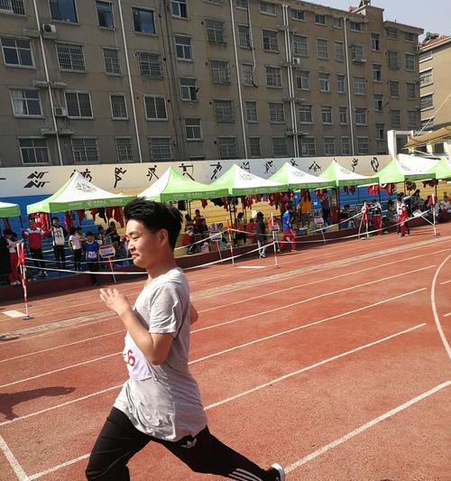 如何提高七年级女生1500米跑步技巧（7个关键点让你轻松冲刺1500米）
