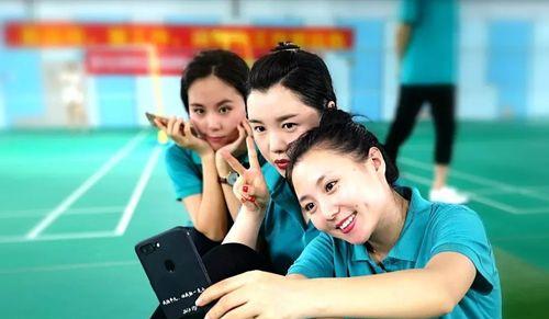 羽毛球十种花式技巧教程（学会这些技巧）