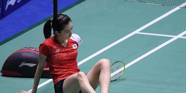 如何提高和约女生打羽毛球的技巧（掌握技巧）