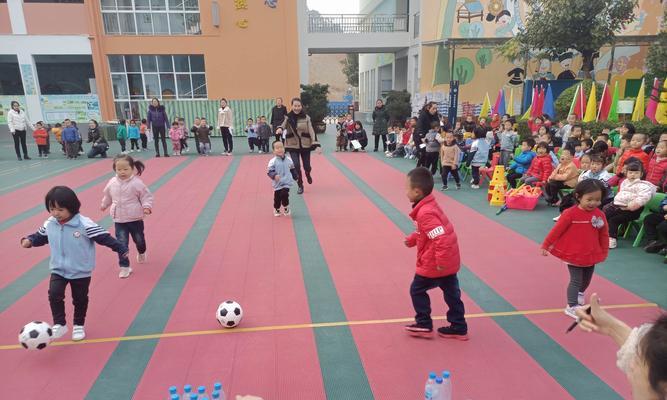 让宝宝从小学会足球踢门技巧（培养幼儿园宝宝的足球天赋）