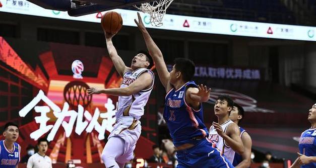 篮球内线全场打法技巧——突破篮下的壁垒