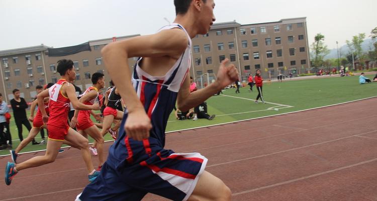 大学生女子800米跑步技巧（如何提升女生800米跑步成绩）