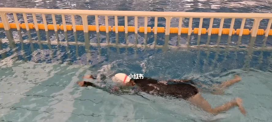 自由泳换气头抬高度的关键（掌握正确换气技巧）