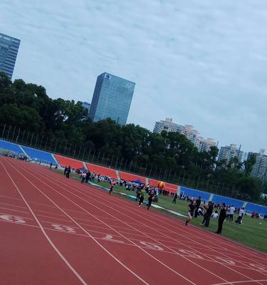 1500米女生跑步技巧（如何在1500米跑步中做到快速而轻松）