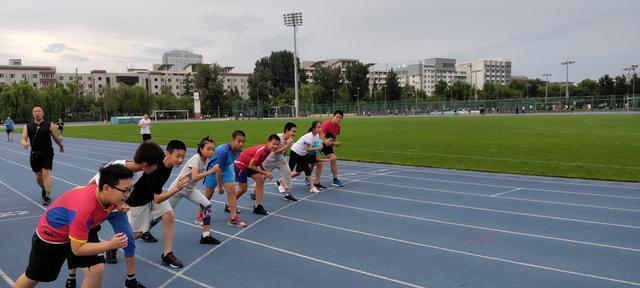 初三五十米跑步技巧全攻略（运动必备技能让你跑得更快更稳定）