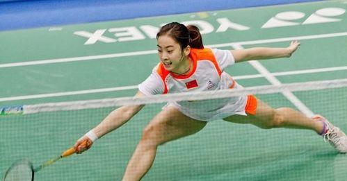 如何提高羽毛球技巧（15个技巧让你成为羽毛球高手）