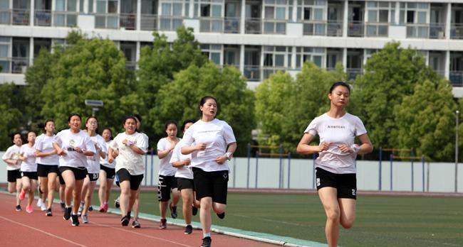 如何提高军队四百米跑步成绩（技巧与方法解析）
