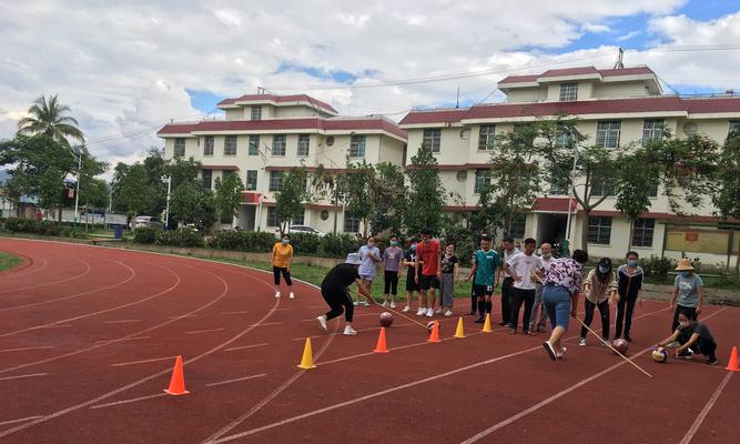 如何提高校园运动会跑步技巧（15个技巧让你跑步更加轻松自如）