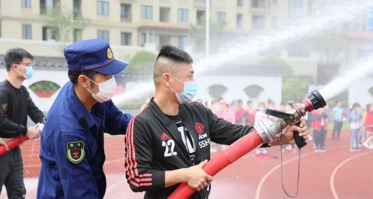 以消防员跑步技巧为核心的训练方法（提升速度和耐力的关键口诀）