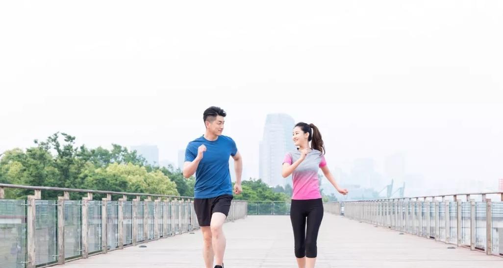 慢跑时如何避免受伤？掌握哪些技巧能提高效果？