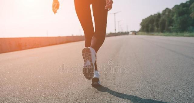如何正确进行慢跑锻炼？小白慢跑有哪些技巧？
