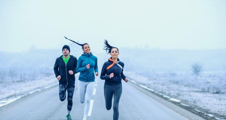 竞技跑步的技巧有哪些方面？如何提高跑步效率和速度？