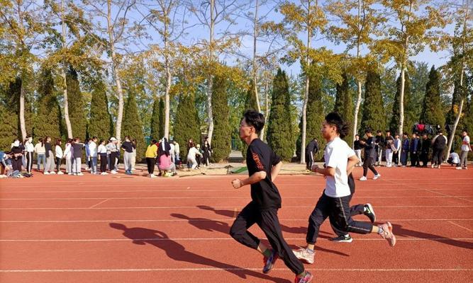 大学体测800米跑步技巧有哪些？如何提高跑步成绩？