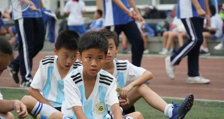 1v5足球技巧如何掌握？提高控球能力的秘诀是什么？