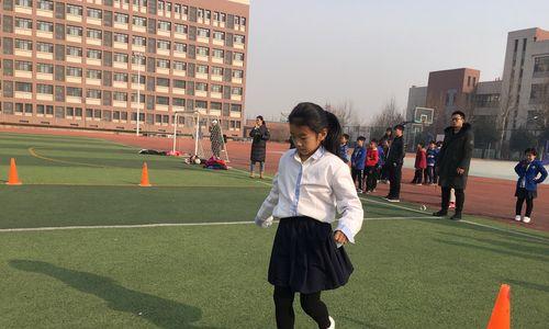 如何掌握30x2蛇形跑足球绕杆技巧？常见错误有哪些？