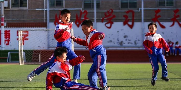 高中足球长传技巧有哪些？如何有效提高长传准确性？