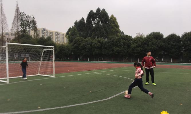 如何与男生聊足球？掌握这些技巧让对话更顺畅？