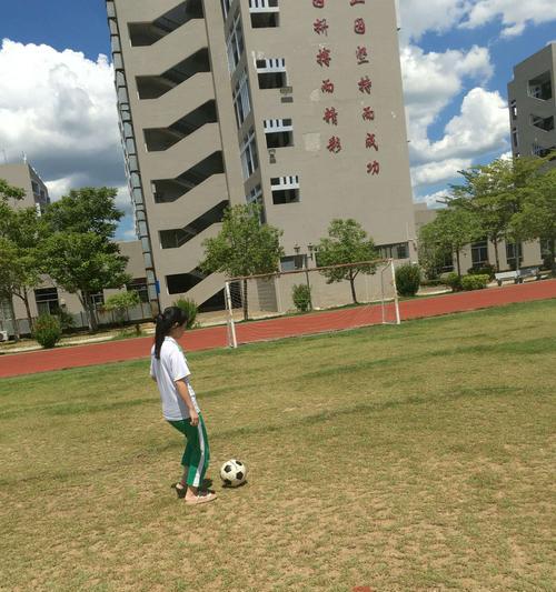 足球常用运球技巧有哪些？如何有效提高运球能力？