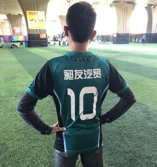 足球场操作技巧有哪些？如何在比赛中有效运用？