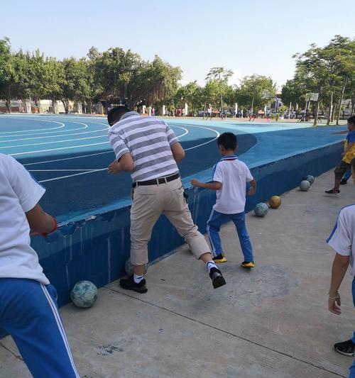 足球场铺设技巧教学？如何正确铺设足球场草坪？