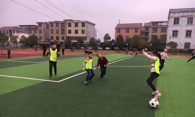 足球场上技巧与方法有哪些？如何有效提升球技？