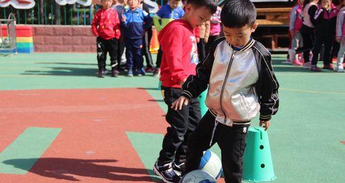 足球场上踢球有什么技巧？如何提高控球和传球能力？