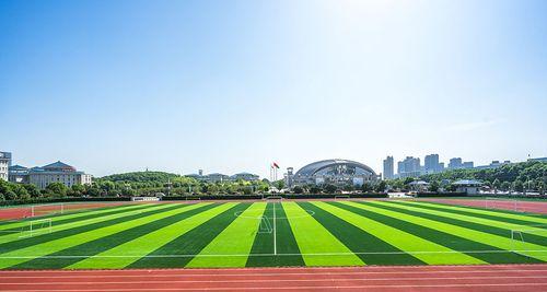 足球场施工定位技巧是什么？如何确保施工精准无误？