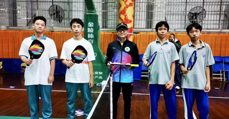 足球场停球技巧讲解教学？如何提高停球准确性？