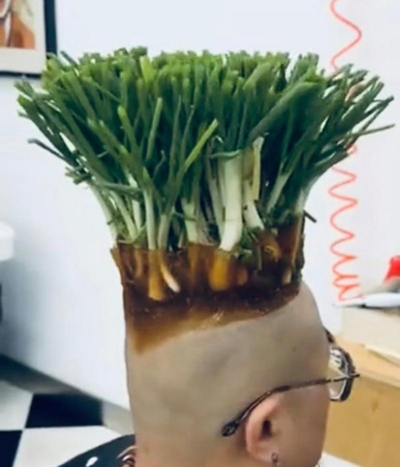 足球里的神仙操作技巧是什么？如何在比赛中运用这些技巧？