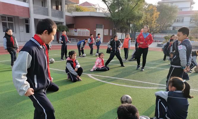 足球内外侧的技巧要领是什么？如何有效掌握？