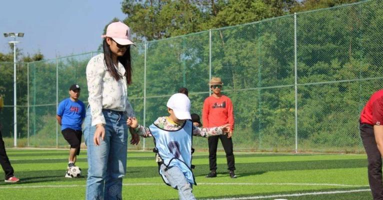 足球女生踢球技巧有哪些？如何提高女生踢球的技巧？