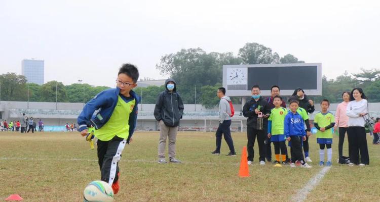 足球中场原地转圈技巧怎么练？有效提高控球能力的方法是什么？