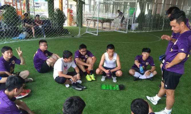 足球中过三角路障有什么技巧？掌握这些技巧轻松过人！