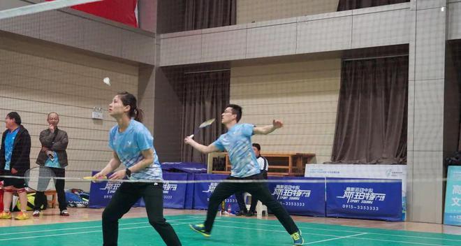 3v3羽毛球比赛技巧有哪些？如何提高团队协作效率？