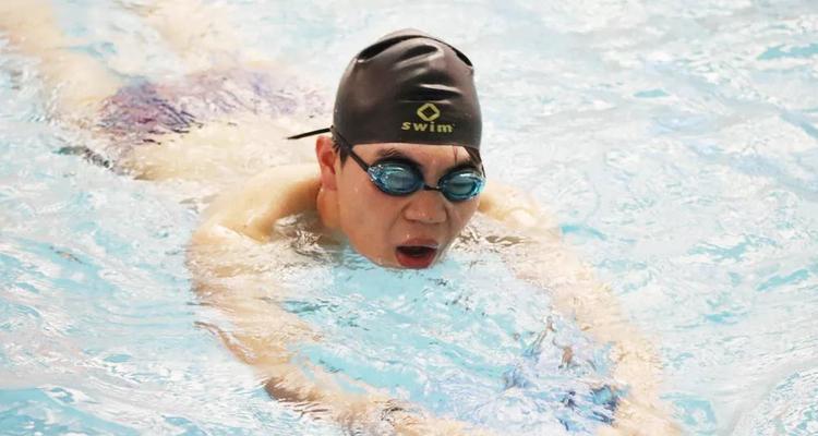 新手练习蛙泳技巧有哪些常见问题？如何有效解决？
