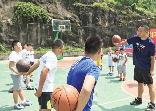 东莞青少年篮球训练技巧怎样选？如何挑选合适的训练课程？
