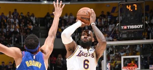 NBA三分投篮手腕发力技巧是什么？如何正确运用手腕力量提高投篮命中率？