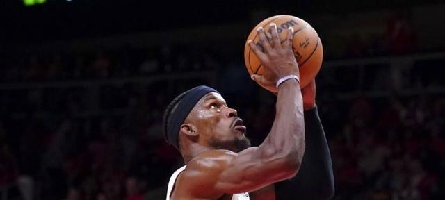 NBA裁判带球过人技巧是什么？如何在比赛中正确运用？