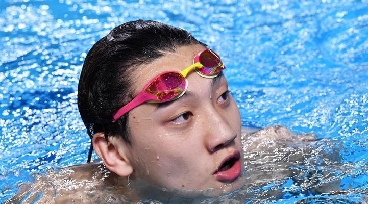 仰泳换气时不断吸气的原因是什么？如何正确进行仰泳换气？