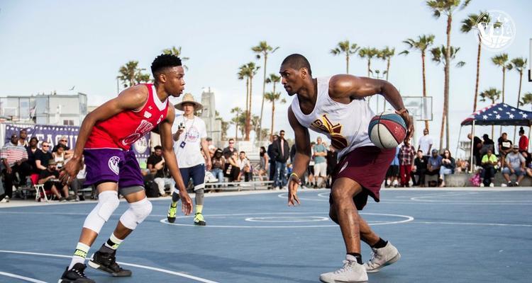 NBA顶级中锋抢篮板技巧（揭秘NBA中锋的篮板秘籍）
