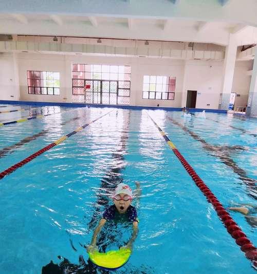 游泳换气头抬不够怎么办（如何练习有效的换气技巧）