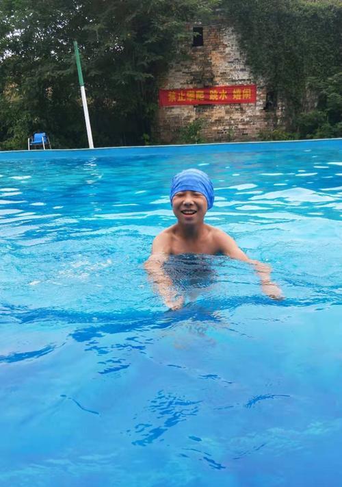 游泳时嘴巴进水怎么办？换气技巧与常见问题解答？