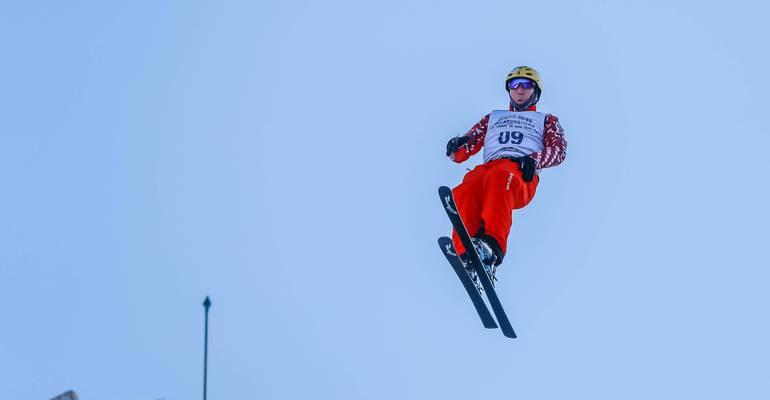 北京冬奥会男子滑雪空中技巧第一（中国选手张文龙夺冠）
