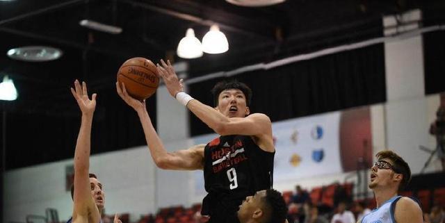 丁彦雨航NBA技巧解析（中国篮球新星在美国的挑战与突破）
